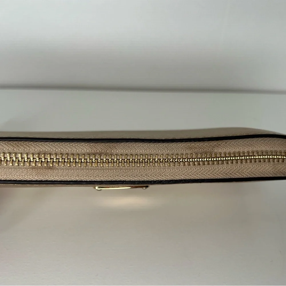 Michael Kors Wallet - Picture 16 of 17